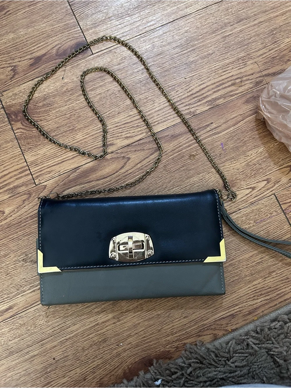 Stylish Two-Tone Chain Crossbody Bag — Black & Olive